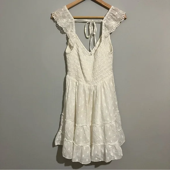 Urban Outfitters Malta Flutter Sleeve White Mini Dress V-Neck
Polka Dot
Size: S - Picture 2 of 4